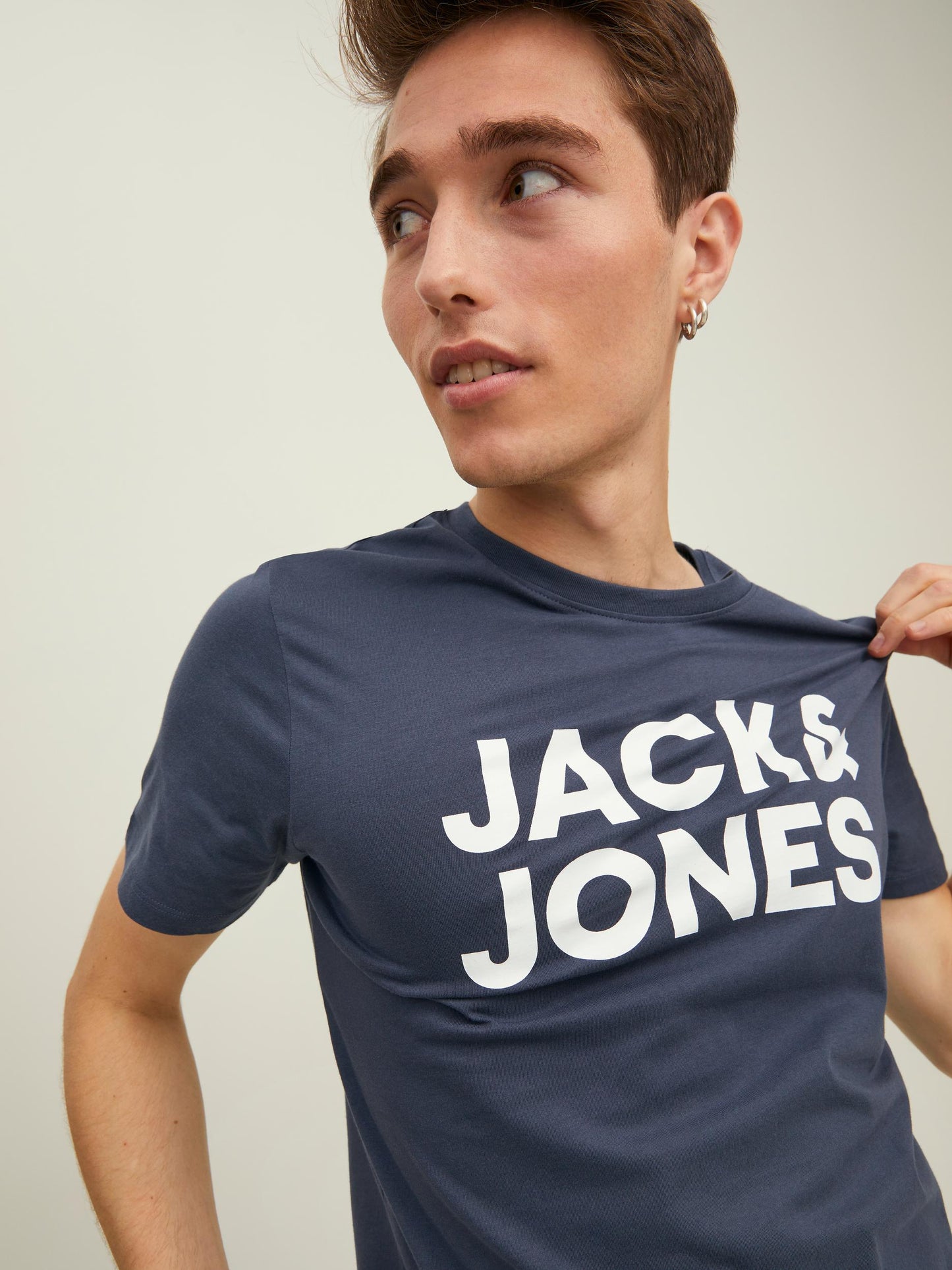 Camiseta de manga corta con logo azul grisáceo - JJECORP